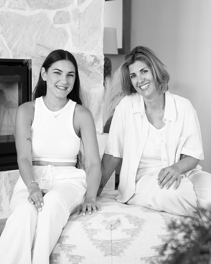 Eli Herreo e Isabel compañeras del estudio de interiorismo Eli Herrero, de Brenes, Sevilla
