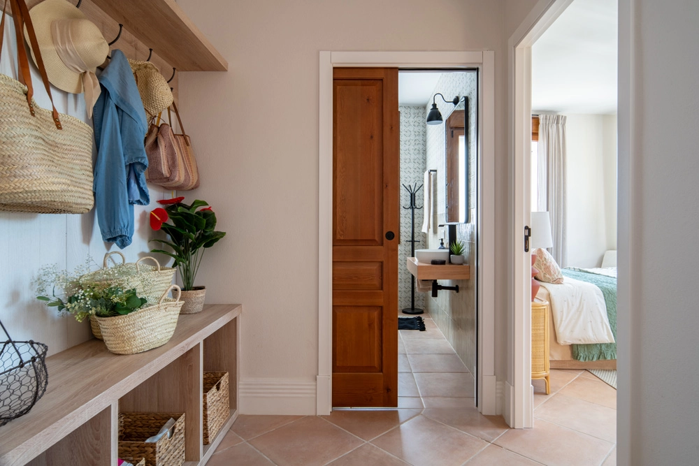 Casa El Pantano, proyecto de interiorismo y decoración en Zufre, Huelva, con espacios rústico contemporáneo